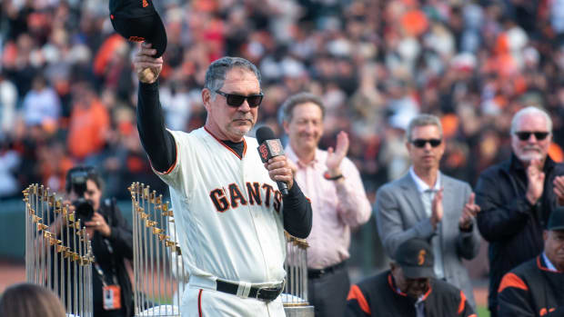 SF Giants manager Bruce Bochy (15) speaks to fans during a tribute. (2019)